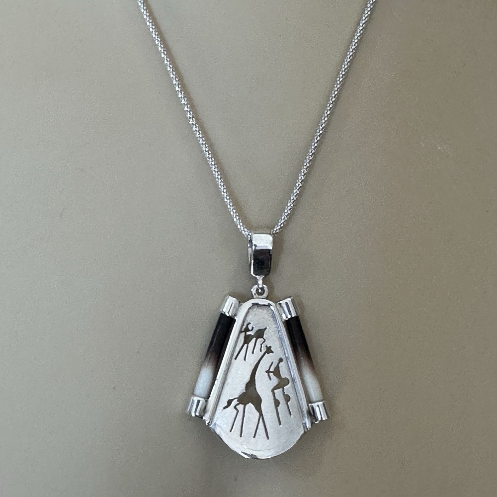 VTG Artisan Pendant Necklace 18 Inch‎ Giraffe Africa Safari Sterling 7.8g Rare
